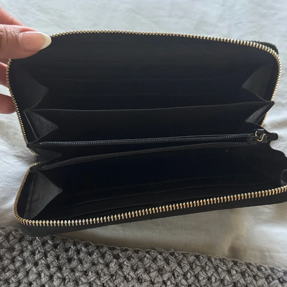 Gucci Black Pebbled Leather Zip Wallet with Tassel Pull